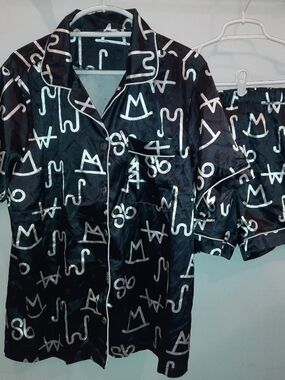 Black Satin Short Sleeve Pajama Set with White Western Brands Print Size XL EUC